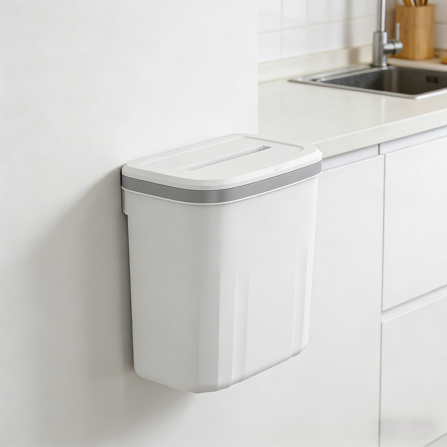 Wall-mounted trash can