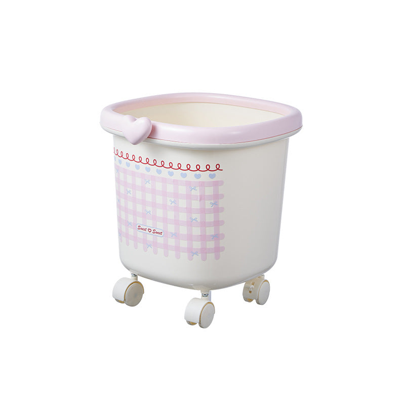 Wheeled trash can